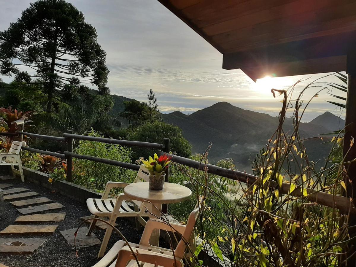 Chalet Chale Pakere Bellavista: Mountain Retreat With Panoramic Valley Views Lumiar