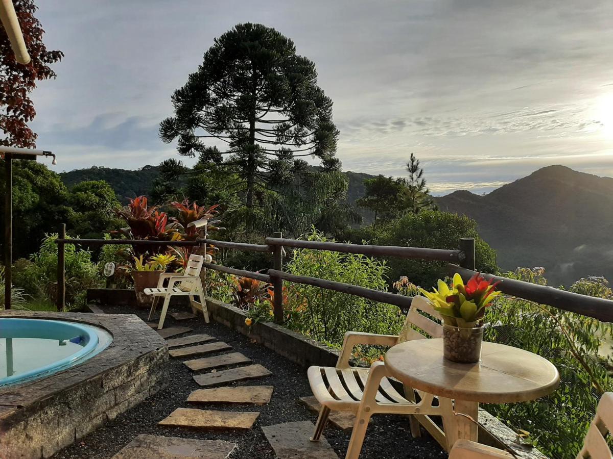 Chalet Chale Pakere Bellavista: Mountain Retreat With Panoramic Valley Views *