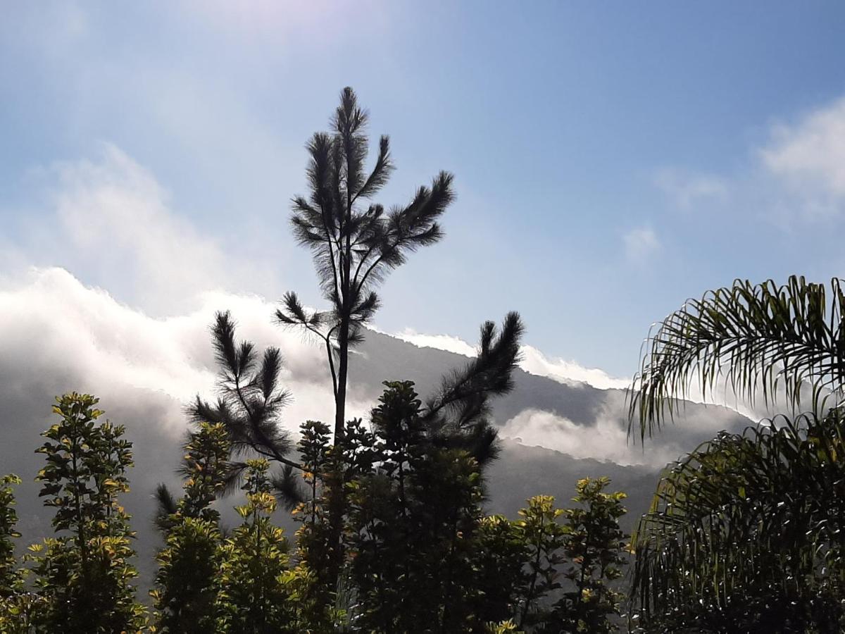 Chalet Chale Pakere Bellavista: Mountain Retreat With Panoramic Valley Views Lumiar